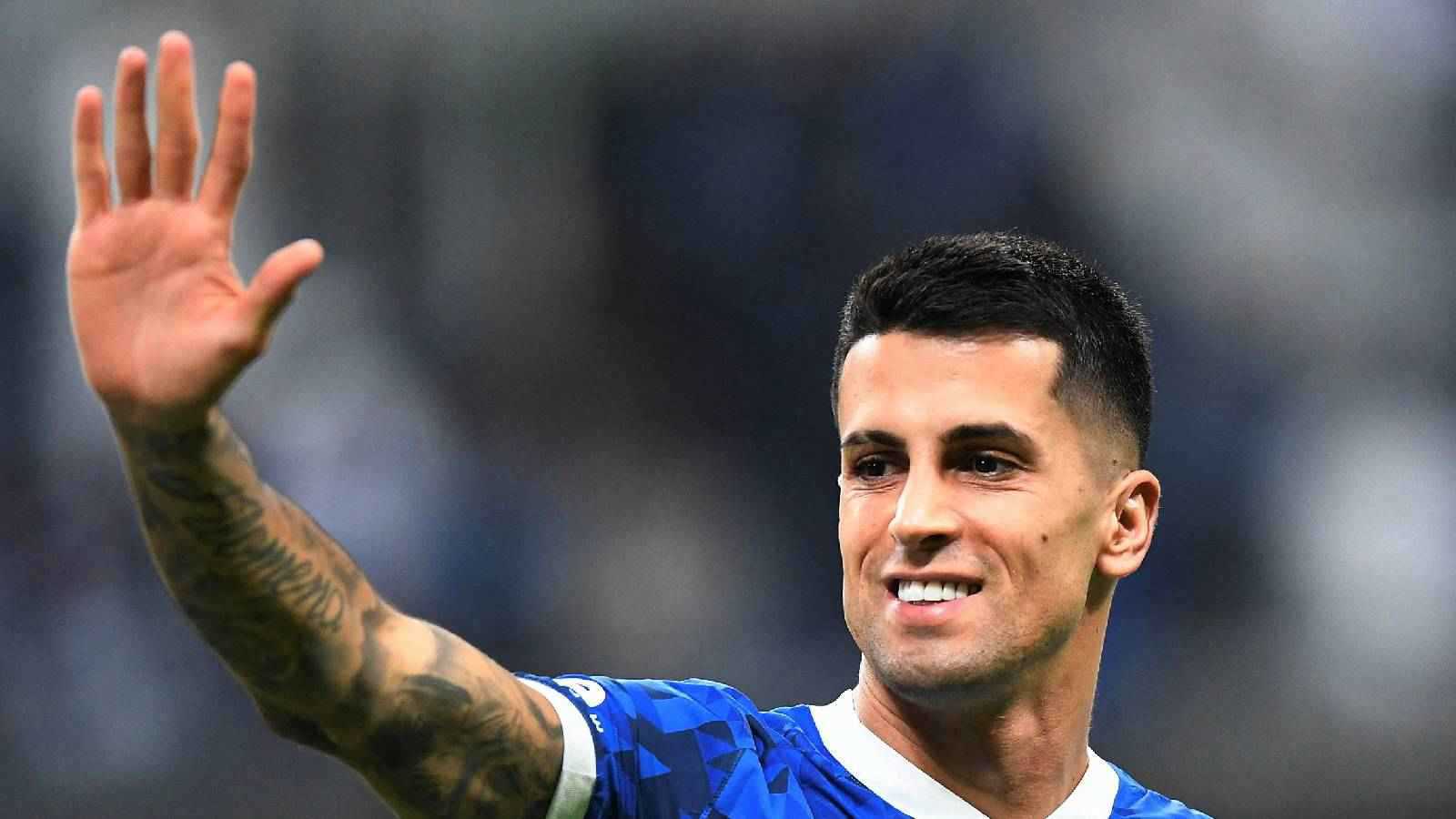 لست مهتماً.. كانسيلو يثير الجدل برسالة غامضة (صورة)