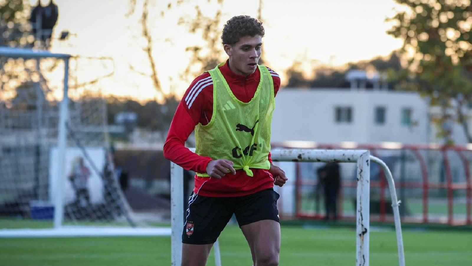 ليس 5 ملايين دولار.. كم بلغ عرض برشلونة لشراء نجم الأهلي المصري؟