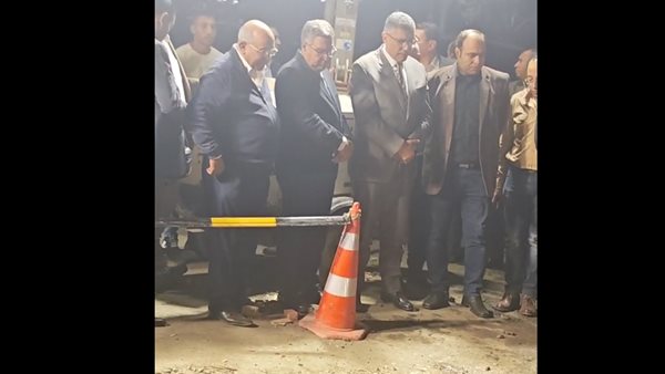 محافظ الجيزة يشهد أعمال الإصلاح العاجلة بخط المياه الرئيسي أمام مستشفى أم المصريين|فيديو