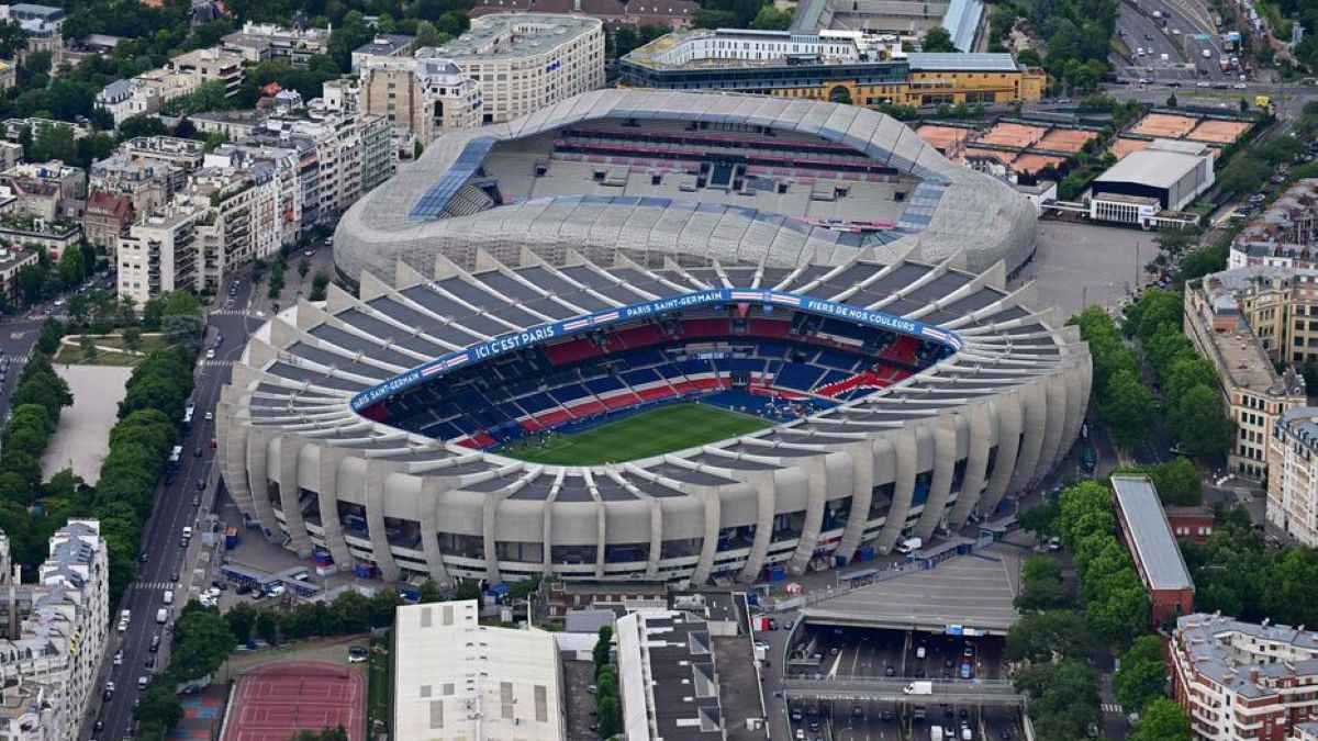 مسؤول سياسي فرنسي يتعهد ببيع ملعب “بارك دي برانس” حال فوزه في الانتخابات