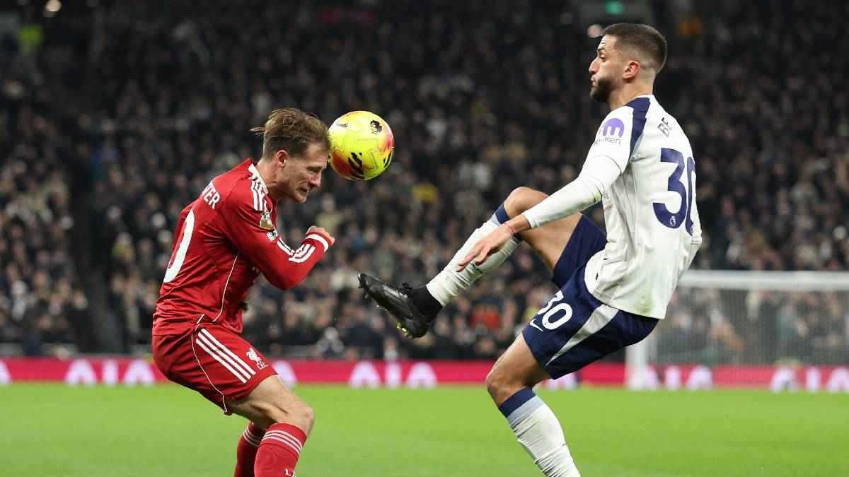 مستوى سيء جدا.. أكثر لاعب أثار استياء جمهور ليفربول أمام توتنهام