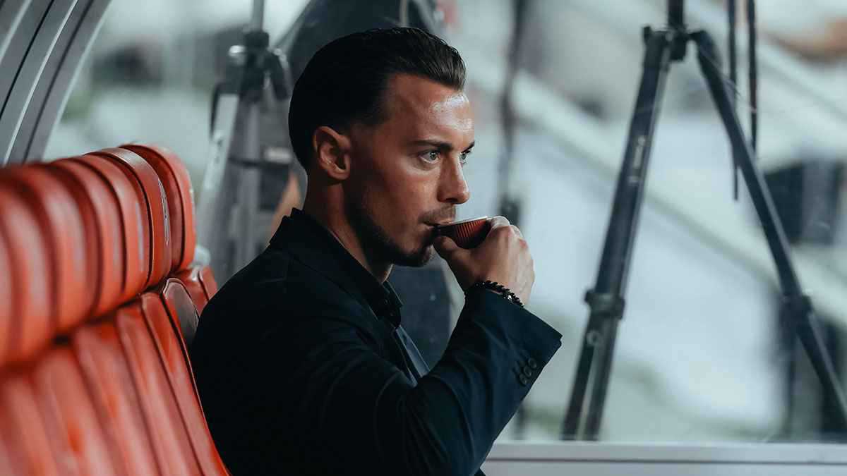 مصيبة أن تعيش على بطولة واحدة.. طارق ذياب يشن أكبر هجوم على يايسله (فيديو)