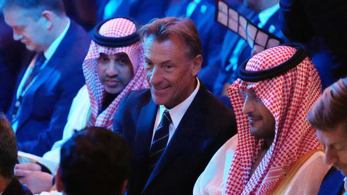 مفاجأة.. من المسؤول الكبير الذي أصر على حضور رينارد قرعة كأس العالم 2026؟