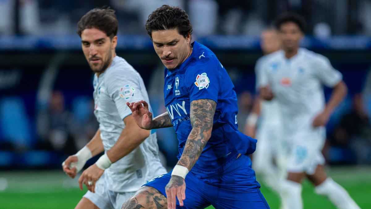 مفاجأة.. نجم الهلال السعودي يعرض نفسه على 3 أندية في الميركاتو الشتوي