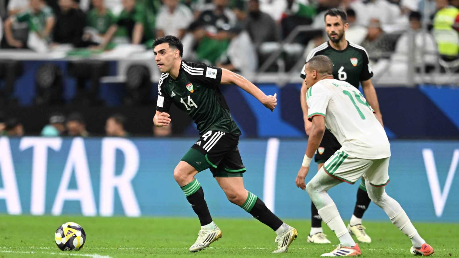 منتخب الإمارات يجرد الجزائر من اللقب ويبلغ نصف نهائي كأس العرب 2025 (فيديو)