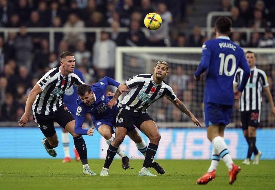 الدوري الإنجليزي.. نيوكاسل وتشيلسي في سباق دوري الأبطال وألكسندر- أرنولد  تحت المجهر - بوابة الأهرام
