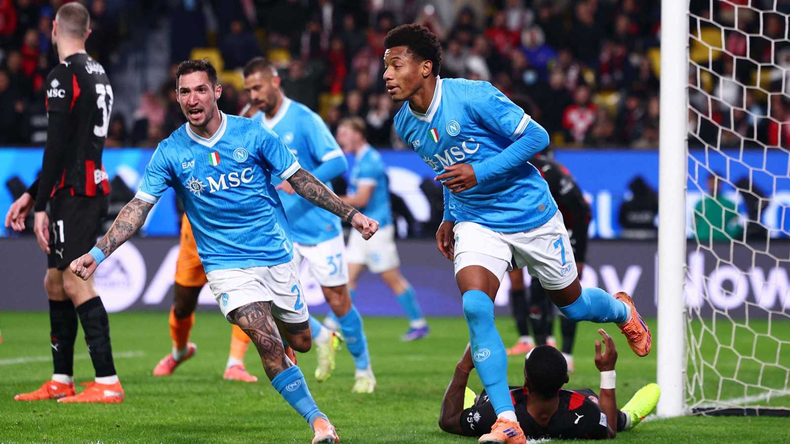 نابولي يجرّد ميلان من لقب السوبر الإيطالي ويبلغ الدور النهائي (فيديو)