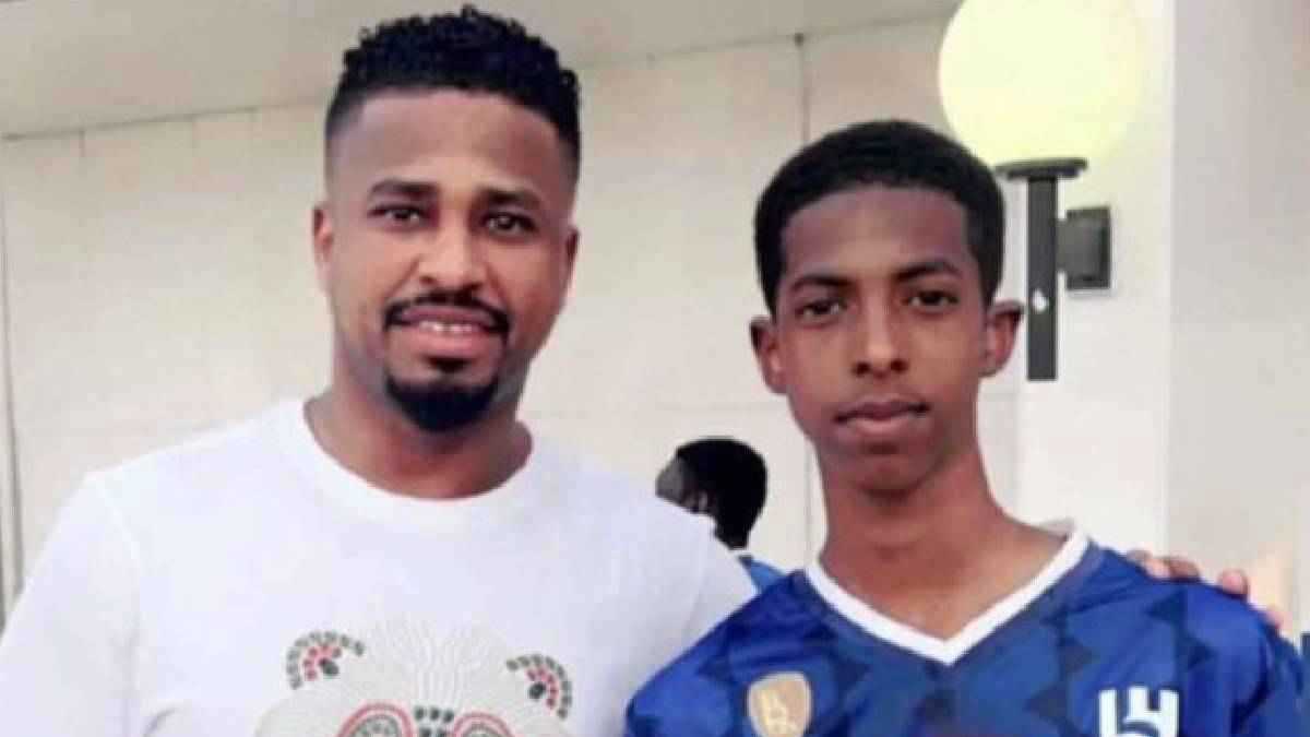 نجل ناصر الشمراني يوقع عقدا مع نادي الهلال السعودي (صورة)