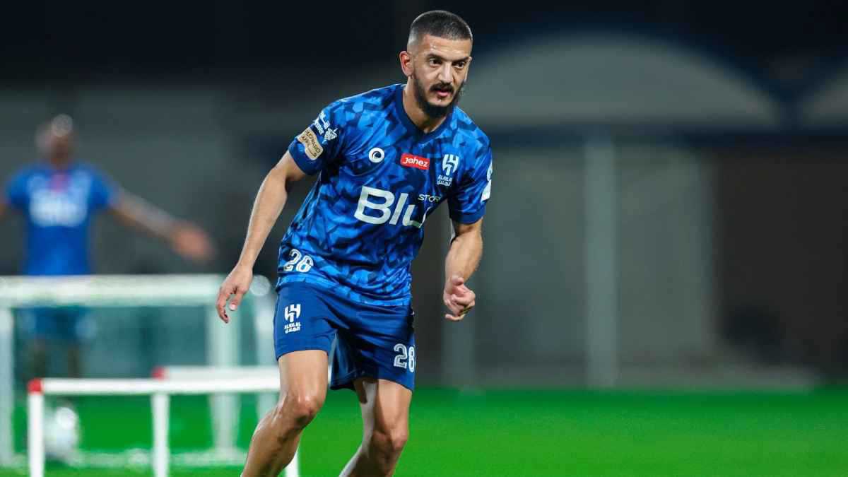 نجم الهلال السعودي يقترب من ارتداء قميص الشباب