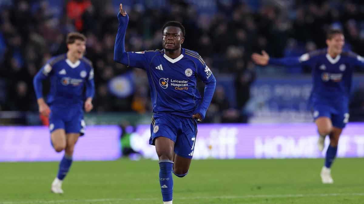 هل يستحق جائزة بوشكاش؟.. نجم ليستر سيتي يسجل هدفا مذهلا (فيديو)