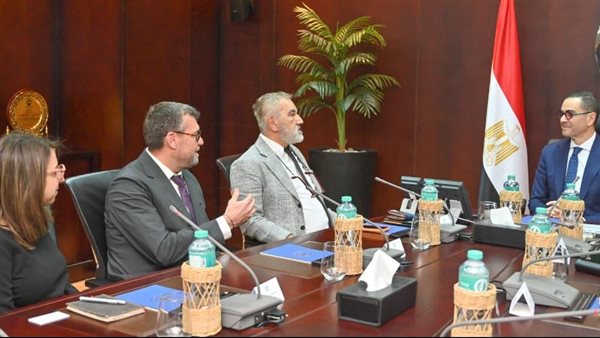 وزير الاستثمار يلتقي مسؤولي Bonny socks لبحث إنشاء مصنع جديد في مصر بمجال المنسوجات