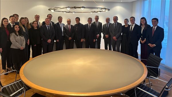 وزير الخارجية يؤكد حرص الدولة على تعزيز دور القطاع الخاص في النمو الاقتصادي