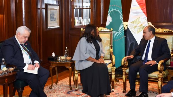 وزير الخارجية يلتقي مفوضة الاتحاد الأفريقي للتنمية الاقتصادية والتجارة والسياحة والصناعة والمعادن