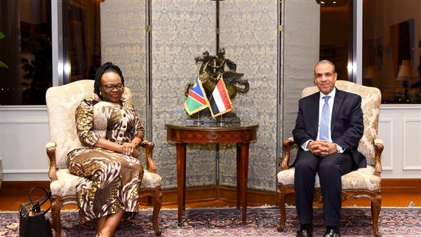 وزير الخارجية يلتقي نظيرته الناميبية لتعزيز التعاون الثنائي