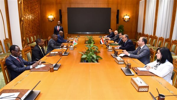 وزير الخارجية يلتقي نظيره البوروندي لبحث سبل تعزيز العلاقات الثنائية