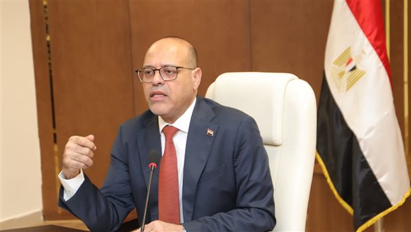 وزير العمل يعلن إيقاف نشاط شركة “فاست كنترول” لإلحاق العمالة بالخارج ببني سويف