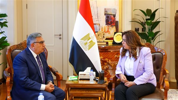 وزيرة التنمية المحلية تبحث مع محافظ الدقهلية الموقف التنفيذى للمشروعات الخدمية بالمحافظة