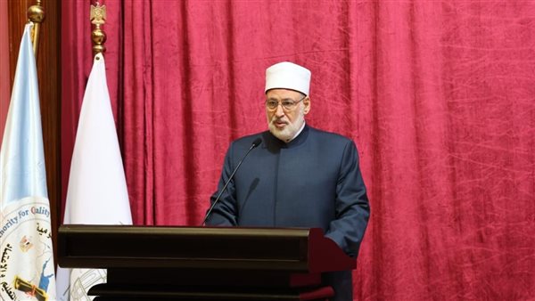 وكيل الأزهر ومفتي الجمهورية ورئيسة “القومي لذوي الإعاقة” يفتتحون معرضًا للأعمال الفنيَّة