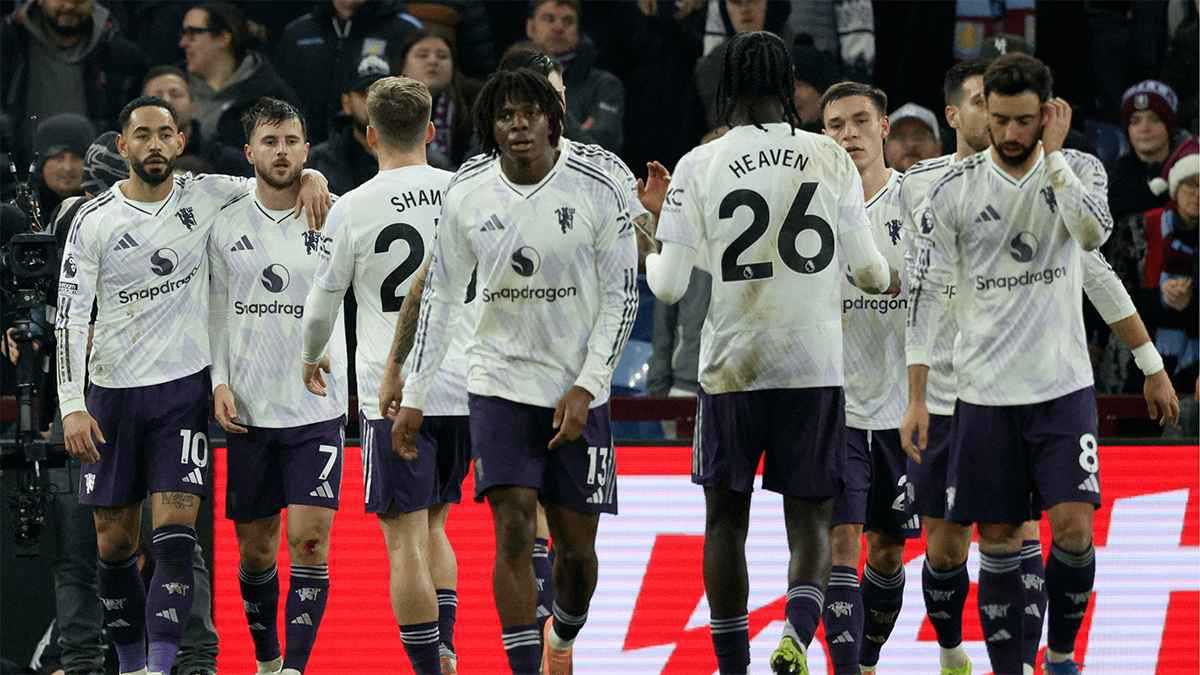 يجب بيعه في يناير.. نجم مانشستر يونايتد يفجر غضبا جماهيريا