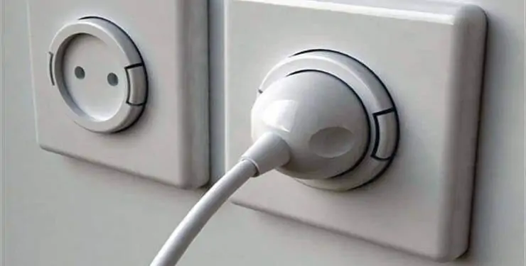 شيل الفيشة بسرعة.. هذه الأجهزة تسحب الكهرباء حتى وهي مغلقة