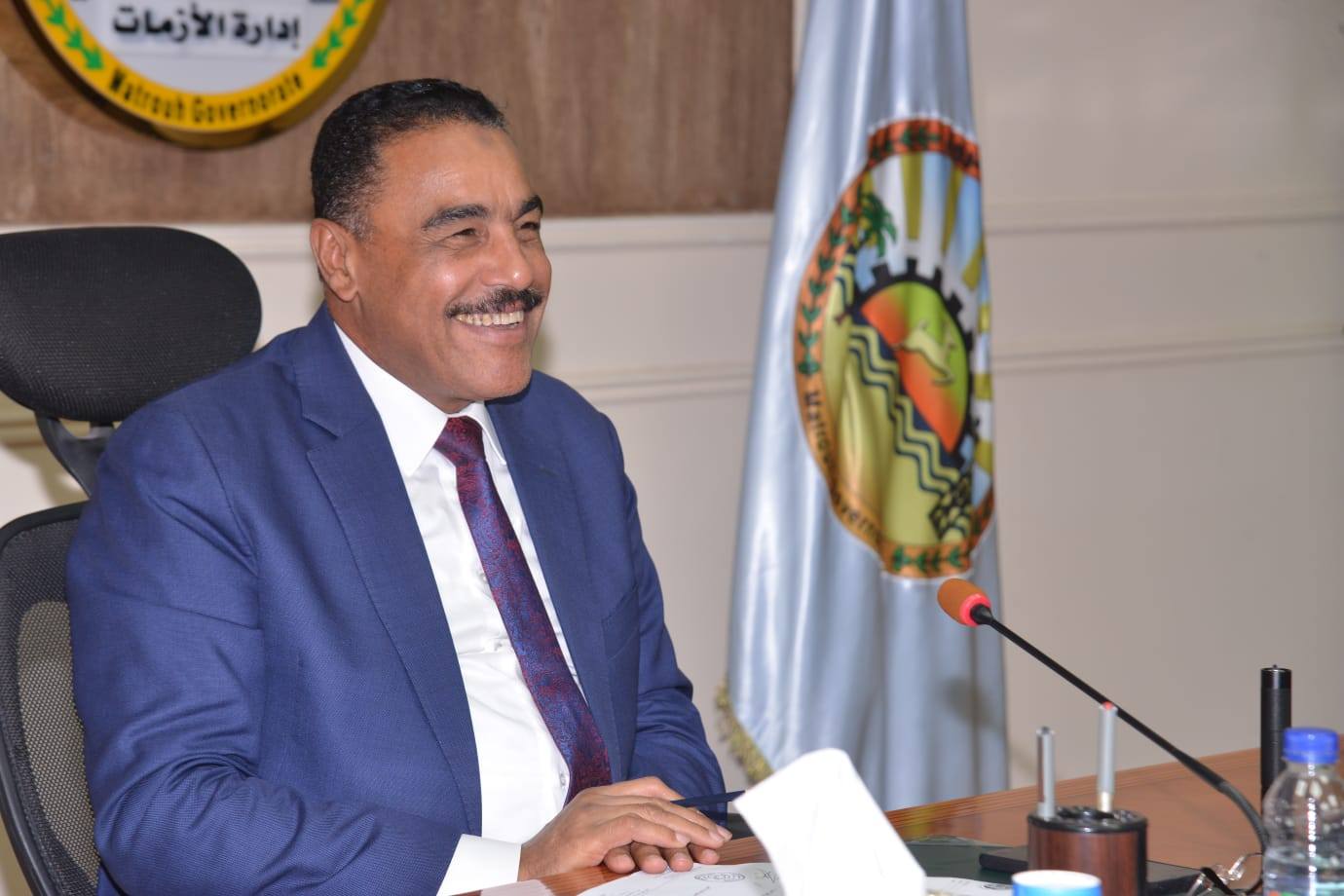بناءاً على تكليفات اللواء خالد شعيب.. نائب محافظ مطروح يسلم عدد 15 عقد عمل بالقطاع الخاص لذوى الهمم