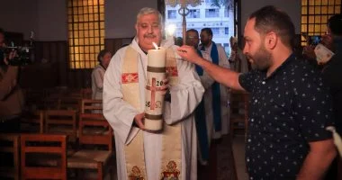 أجراس كاتدرائية جميع القديسين بالزمالك تدق لتعلن بدء صلوات قداس عيد القيامة المجيد