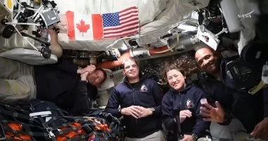 Artemis II: رواد الفضاء يسجلون أبعد رحلة للقمر ويكتبون التاريخ