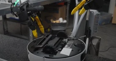 GEN-1: ذكاء اصطناعي روبوتي بقدرات بشرية على الارتجال والتفكير