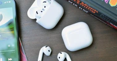 آبل تطور AirPods Pro 3 بتقنية قراءة الإيماءات بدل الصوت