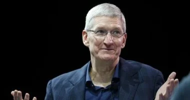 آبل: تيم كوك ينتقل لموقع استراتيجي جديد بعد التنحي عن التنفيذ