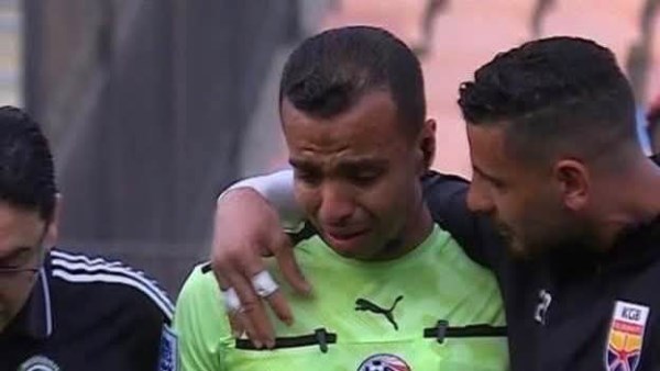 أبو ريدة يتعهد بتوفير الرعاية الطبية للحكم مصطفى الشهدي بعد إصابته بقطع في الرباط الصليبي