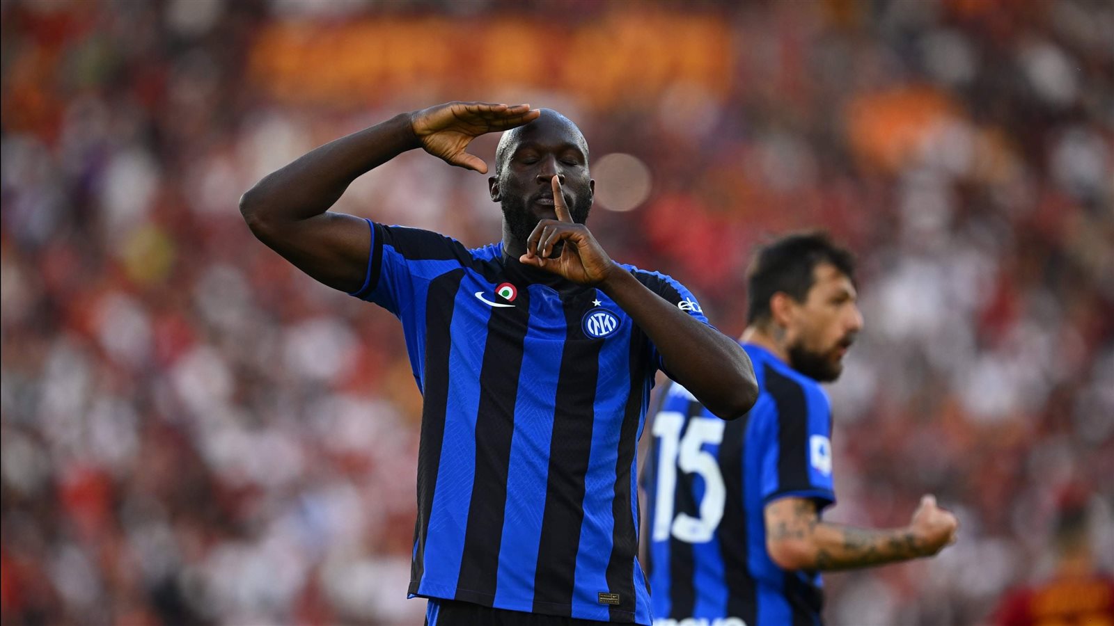 أزمة توتر في نابولي: لوكاكو يختار العلاج في بلجيكا وإدارة النادي تلوح بالعقوبات