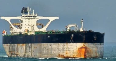 أسعار النفط تقفز عالمياً مع تصاعد المواجهة الأمريكية الإيرانية وإعادة إغلاق مضيق هرمز