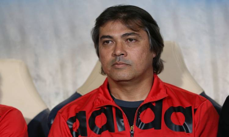 أشرف قاسم يعلن رفضه نزول أعضاء مجالس الإدارات إلى أرض الملعب ويطالب بالالتزام بالأدوار التنظيمية