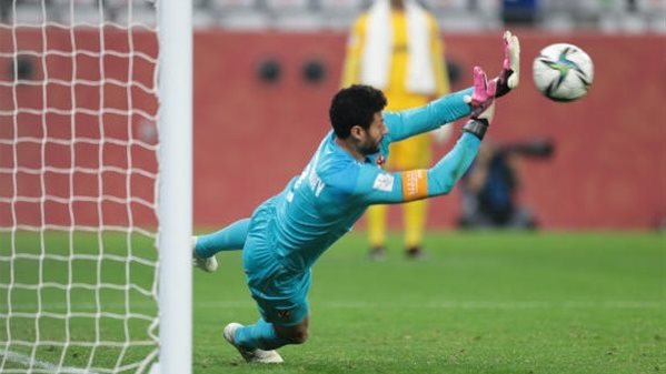 أضا يكشف عقوبة الشناوي المحتملة وتهديدها لمشاركته بكأس العالم