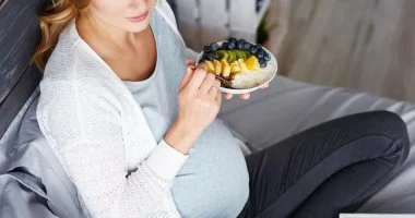 أطعمة “فائقة المعالجة” تعرض صحة الأم والجنين لخطر كبير