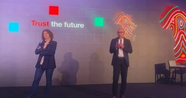 أورنج تستثمر 5 مليارات يورو بالشرق الأوسط وأفريقيا وتنشئ 15 ألف موقع بالريف