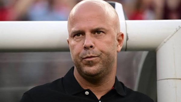 إدارة ليفربول تجدد الثقة في آرني سلوت وتحسم موقفه من الرحيل عن أنفيلد