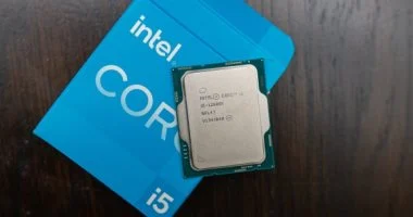 إنتل تقفز مدعومة بازدهار طلب المعالجات في عصر الذكاء الاصطناعي