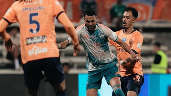 الأهلي يتعادل مع الفيحاء ويتمسك بالمركز الثاني في الدوري السعودي