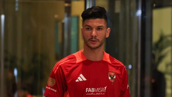 الأهلي يخطط لبيع أشرف داري نهائياً لنادي كالمار السويدي مقابل 750 ألف يورو