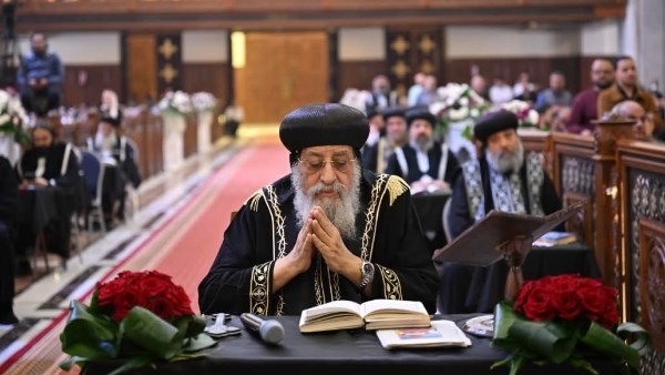 البابا تواضروس يبرز قوة المحبة والغفران في سر الصليب خلال صلوات الجمعة العظيمة بالكاتدرائية