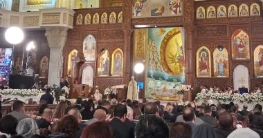 البابا تواضروس يوجه الشكر للرئيس السيسي ومؤسسات الدولة بقداس عيد القيامة بالكاتدرائية المرقسية
