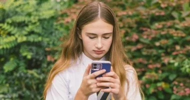 البرازيل تحذر آبل وجوجل: تطبيقات مراهنات للقاصرين بمتاجرهما