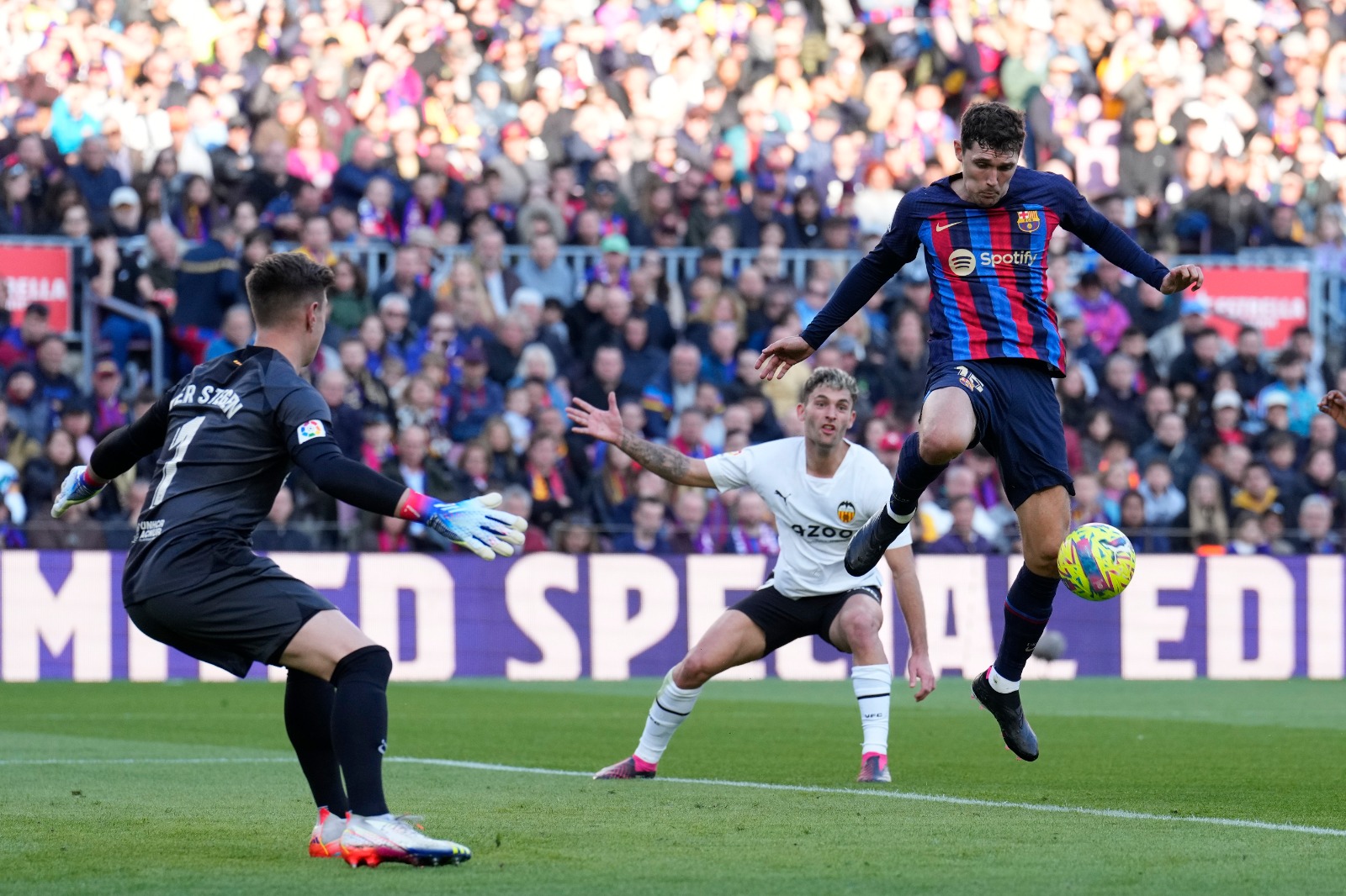 التعادل الإيجابي يحسم مواجهة مايوركا وفالنسيا في الدوري الإسباني بهدف لكل فريق