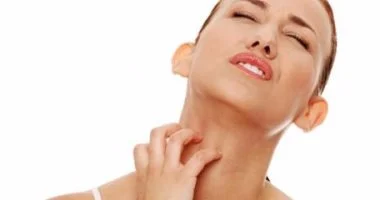 الحكة الشديدة ليست مجرد إزعاج.. 11 سببًا مرضيًا رئيسيًا