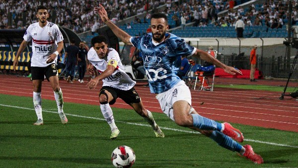 الزمالك يواجه بيراميدز اليوم في صراع الصدارة وسط غياب 15 لاعباً من الفريقين