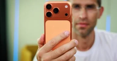 الصين تبتكر حلاً سحرياً لخدوش أيفون المصنوع من الألومنيوم