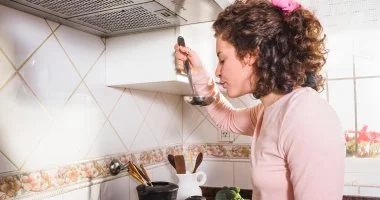 الطهي مرة أسبوعياً يحمي المخ من الخرف.. دراسة تكشف الفوائد