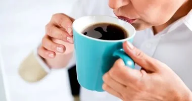 القهوة على الريق: 5 أضرار جسيمة للصحة تهملها عادة الصباح
